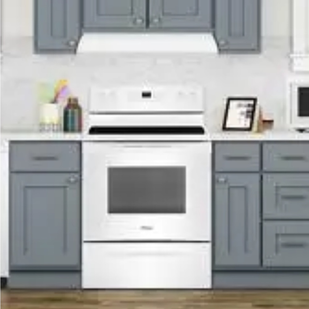 Whirlpool 🔌 White Recirculating Range Hood 30” plug in 🔌